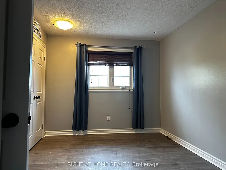 74 Barrydale Cres — Photo 15