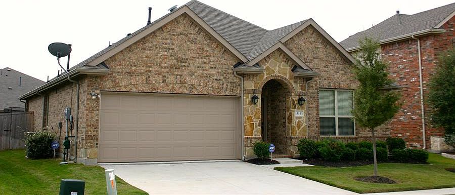 1st image of 916 Lake Hollow Dr