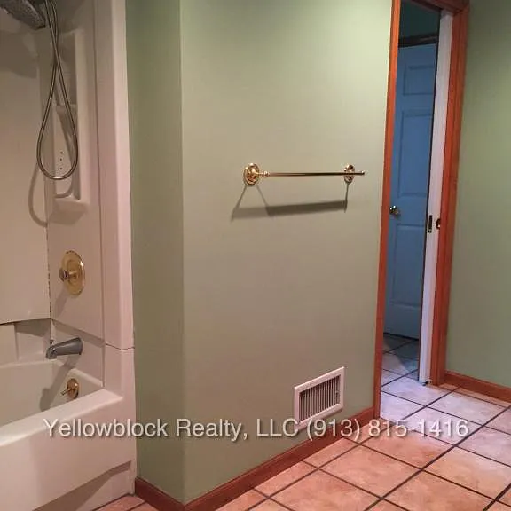 2311 W 79th St — Photo 4