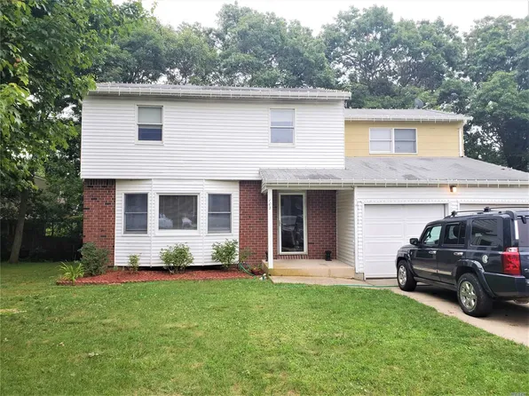 102 Sampson Ave, Islandia, NY 11749