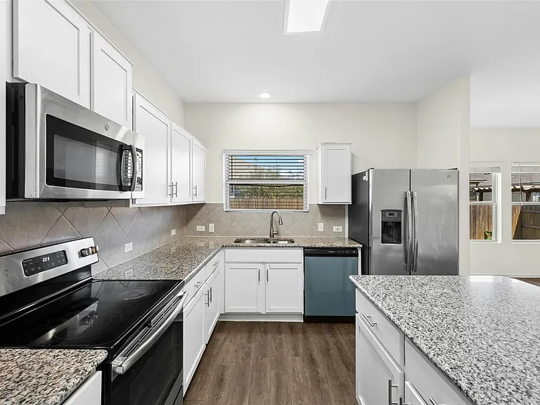 513 Circle Way — Photo 2