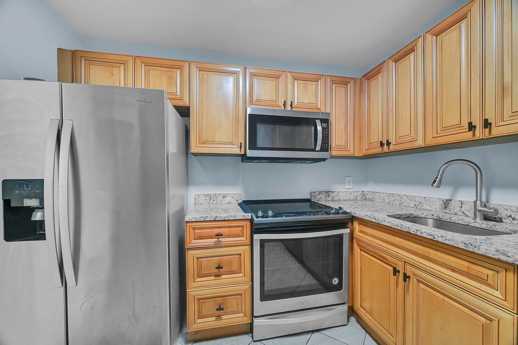 134 S Cypress Road #425, photo 7