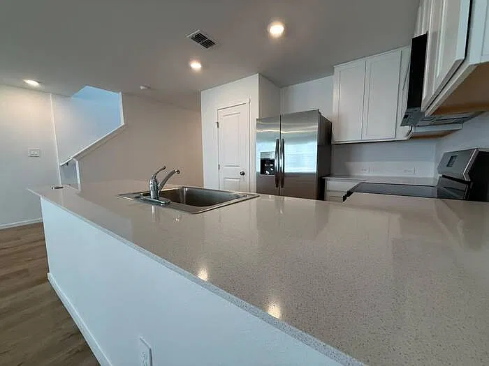 3 bed, 2.5 bath, $1,800 — Photo 3
