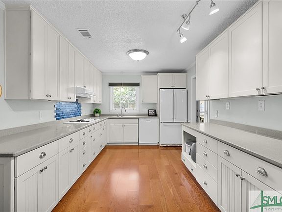 4th image of 216 N Edgewood Drive