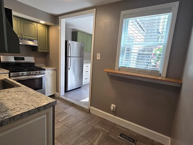 104 Emily St — Photo 8