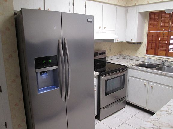 4th image of 333 Emerald Pl W #0
