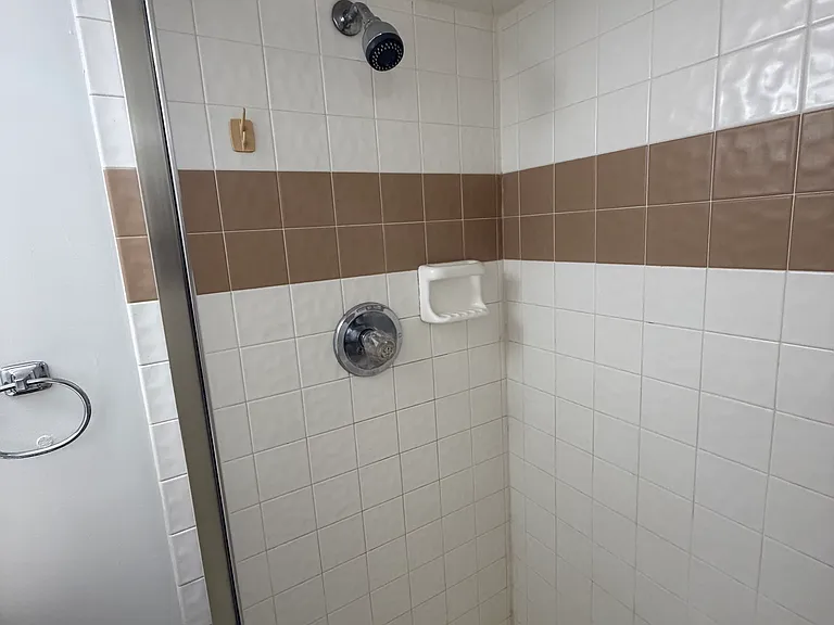 903 Newport St — Photo 37