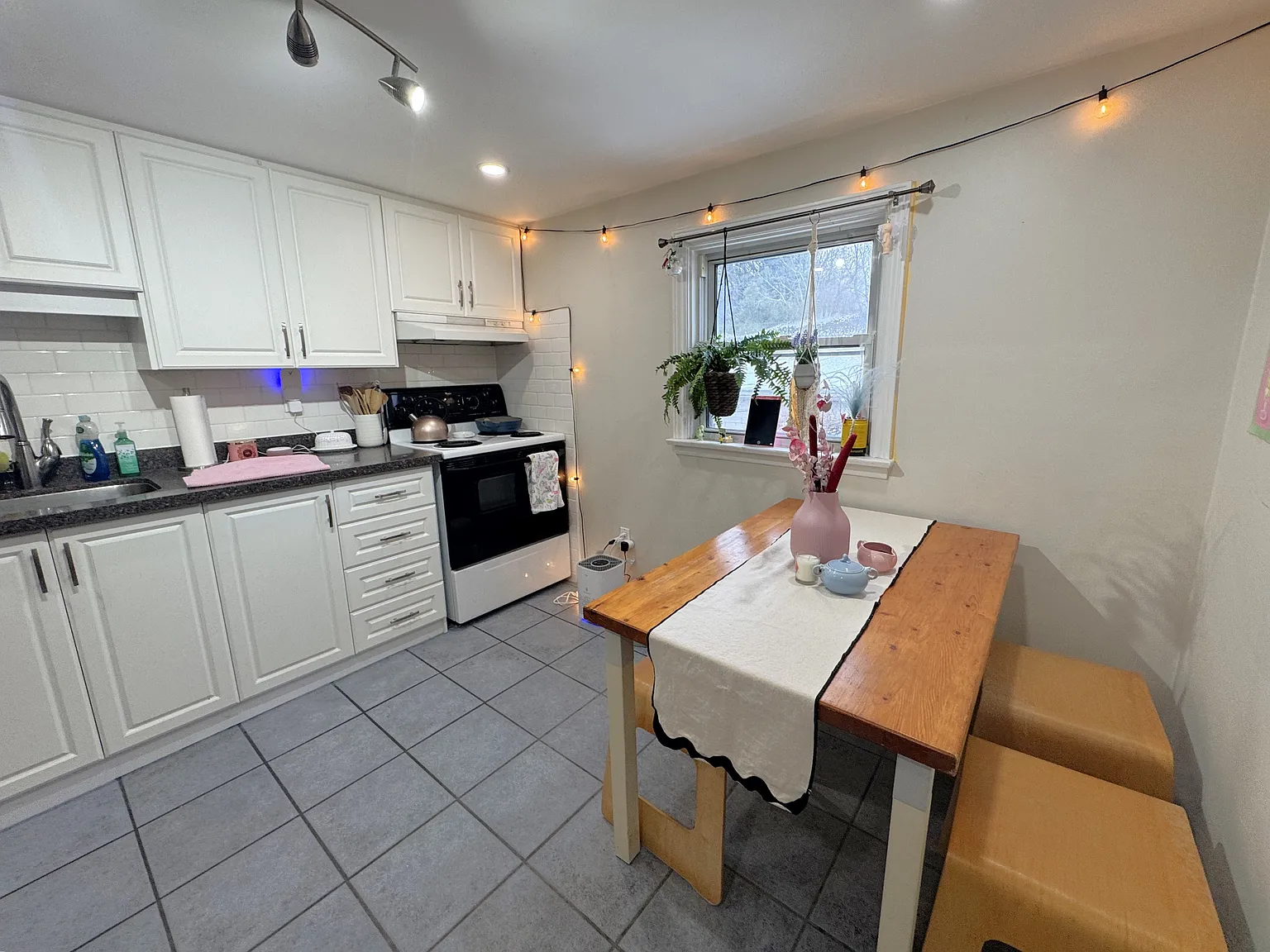 67 McRoberts Ave photo 1