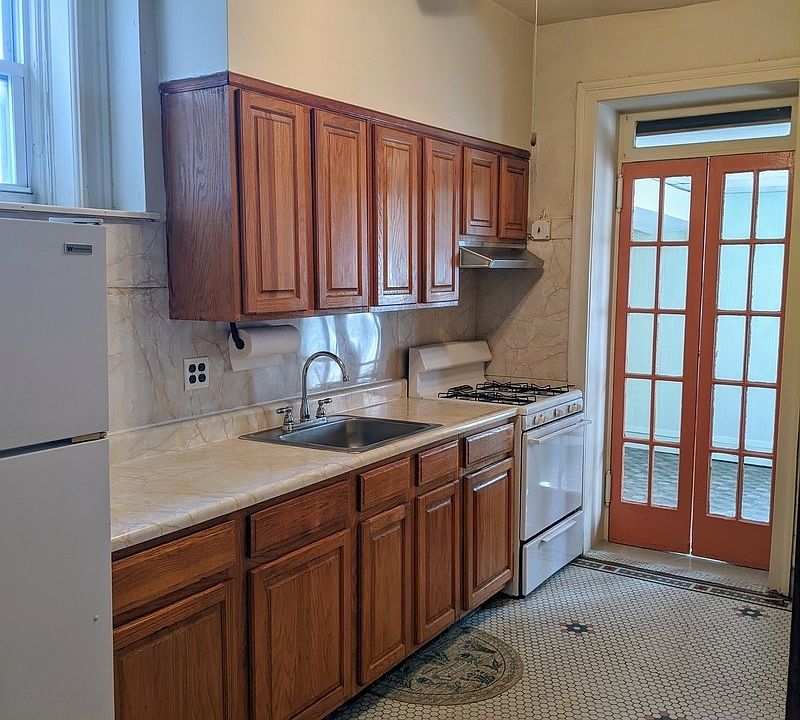 1st image of 2537 37th St APT 1