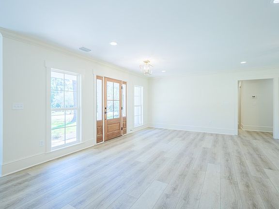 5th image of 1114 Lake Dr