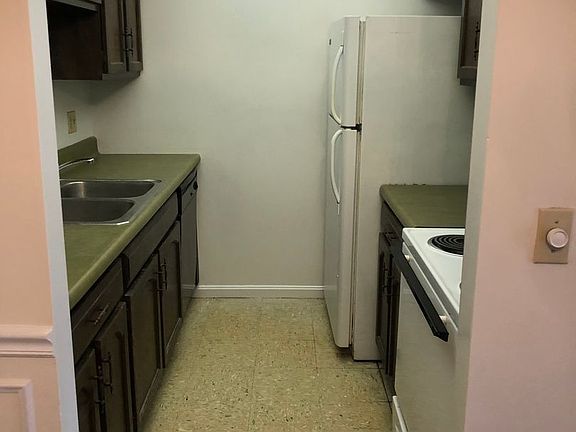 3rd image of 3000 Wardall Ave APT 3
