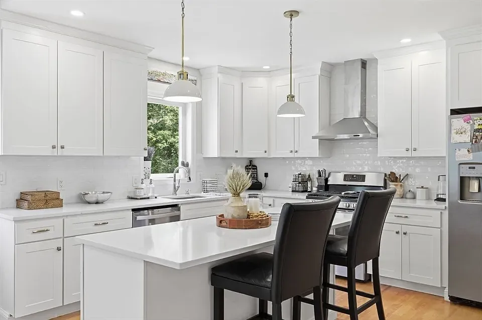 2 bed, 1.5 bath, 1063 sqft, $3,500 — Photo 3