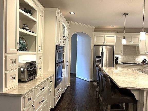 4th image of 925 Bishopswood Pl
