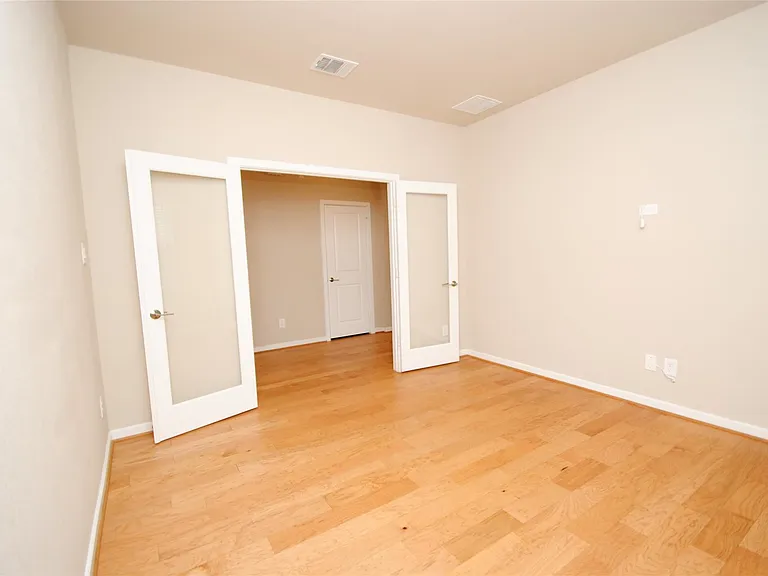 8326 Oakland Heights Ln — Photo 16