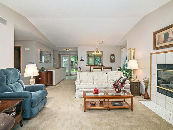 3rd image of 4384 Valley Vale Dr NE