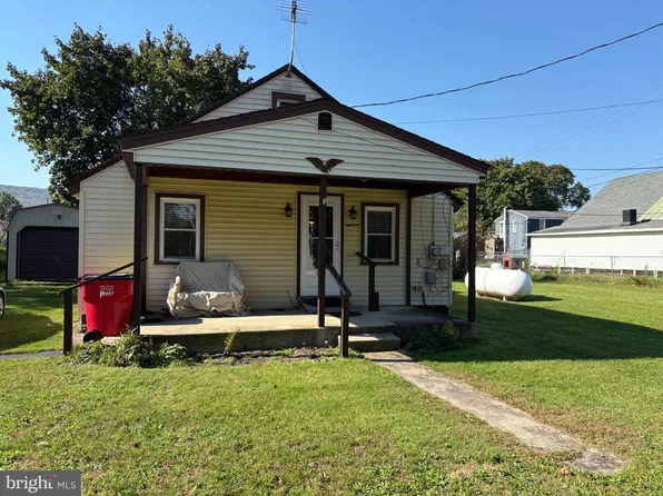 18 Fairfield St, Mount Holly Springs, PA 17065