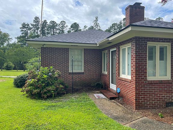 3rd image of 706 Woodland Dr