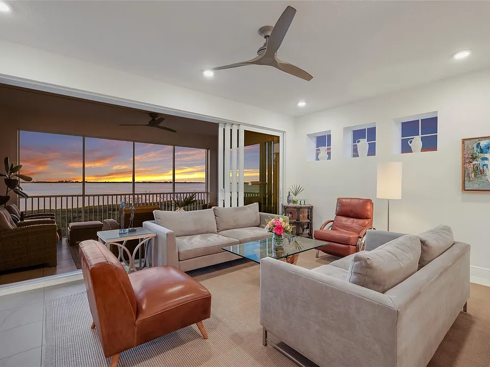 376 Aruba Cir #203