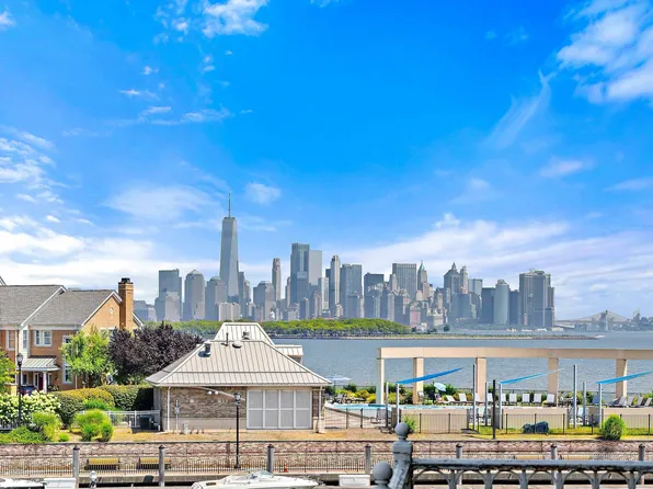 110 Shearwater Ct E APT 22, Jersey City, NJ 07305