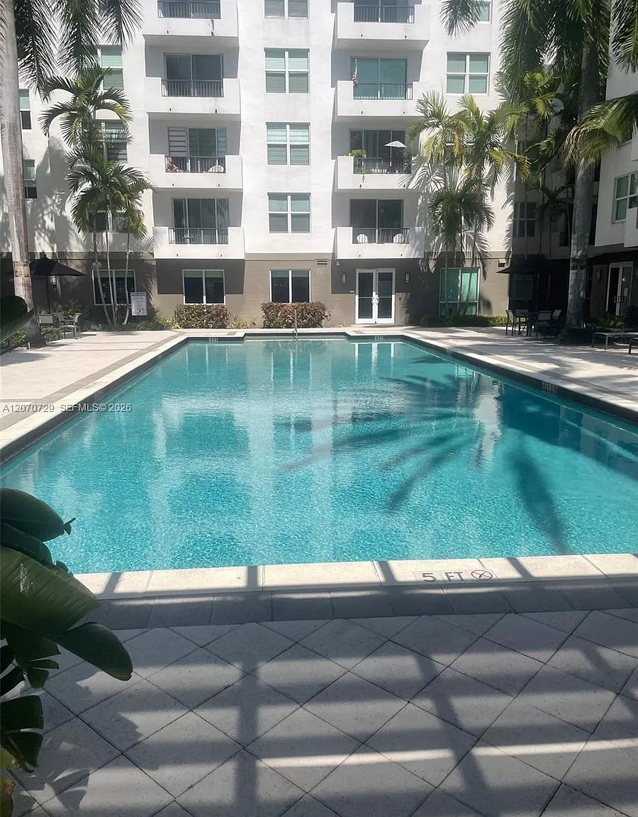 Lauderdale One Condo — Photo 1