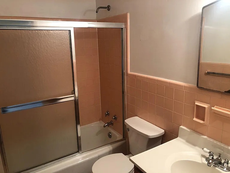 Bathroom Tub/shower