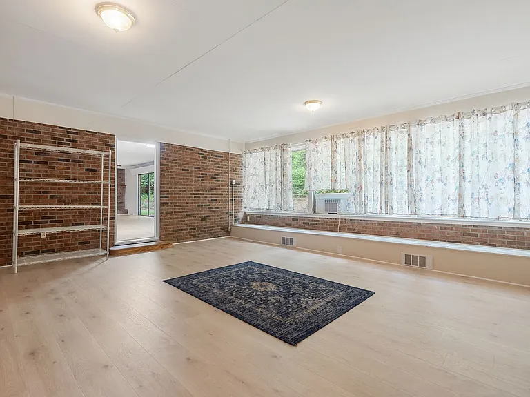 705 Shady Lawn Rd — Photo 9