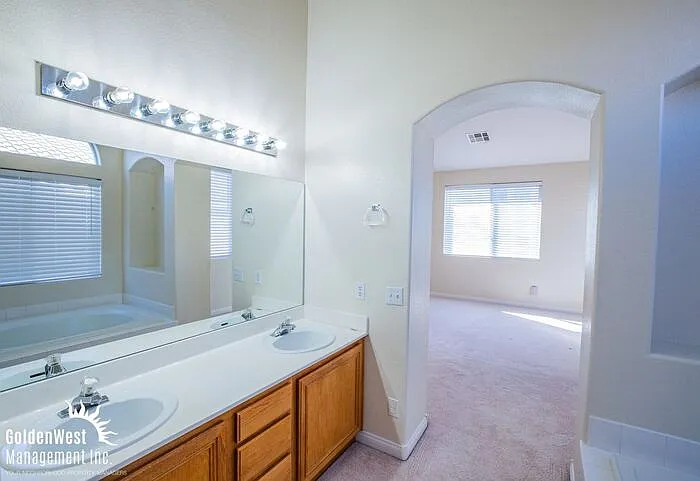 9776 Floweret Ave — Photo 12