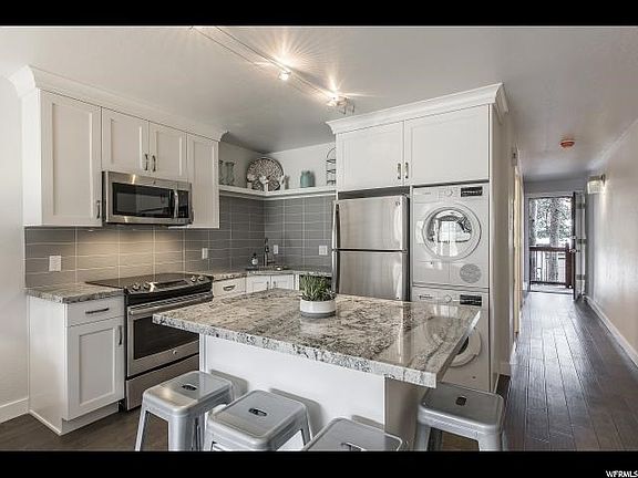 2nd image of 1530 Empire Ave #113