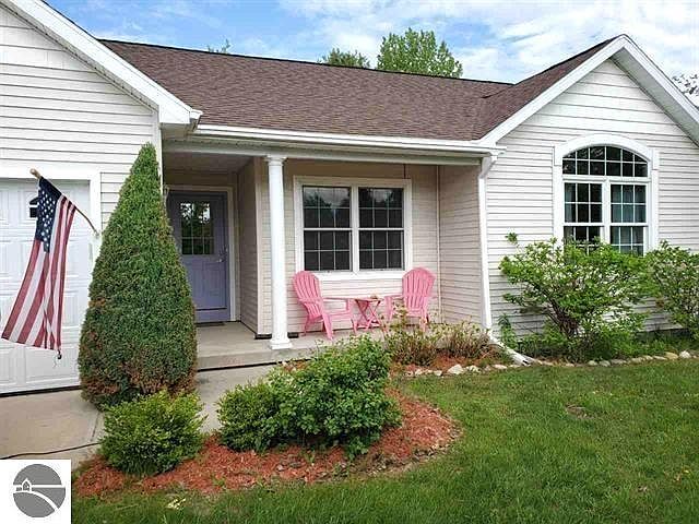 1st image of 7155 Applewood Dr