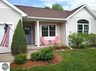 7155 Applewood Dr, Charlevoix, MI 49720