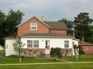 421 S 7th St, Oakes, ND 58474