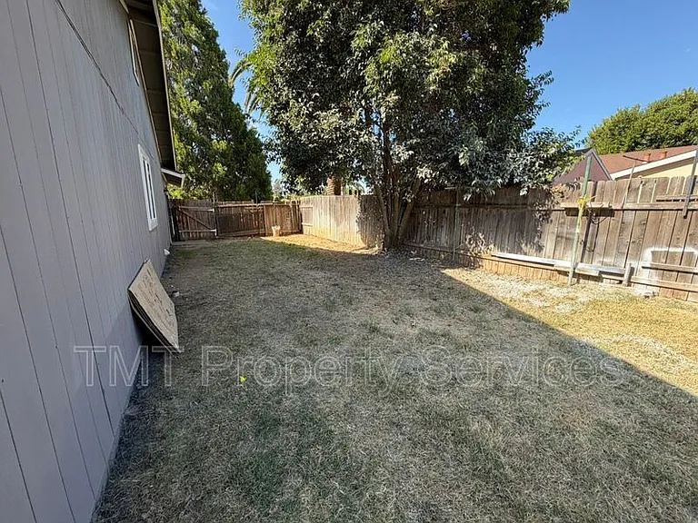 8583 Fairlawn Ct — Photo 2