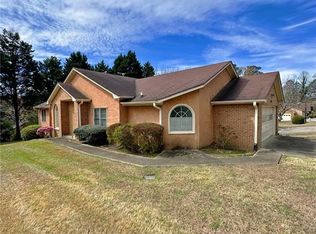 7124 Woodridge Ln, Union City, GA