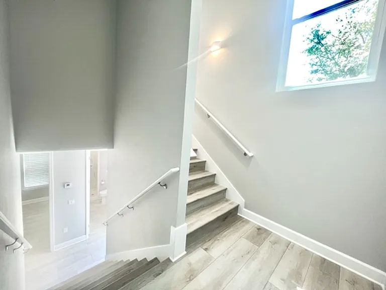 213 Allen St — Photo 13
