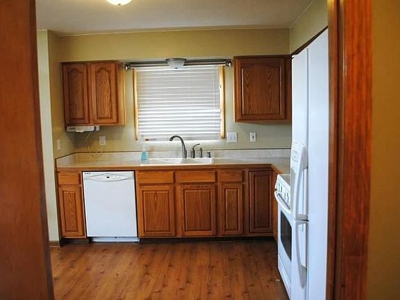 3rd image of 5841 Meadowbrook Ln