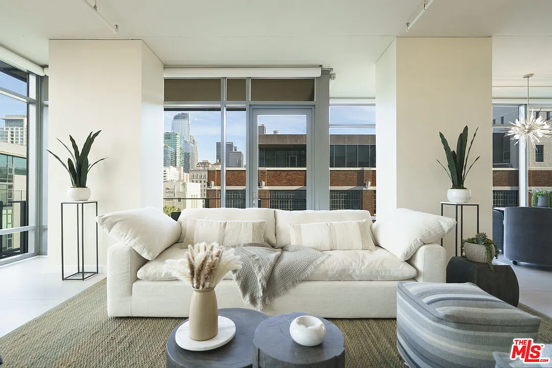 2 bed, 2.5 bath, 1650 sqft, $4,995 — Photo 3