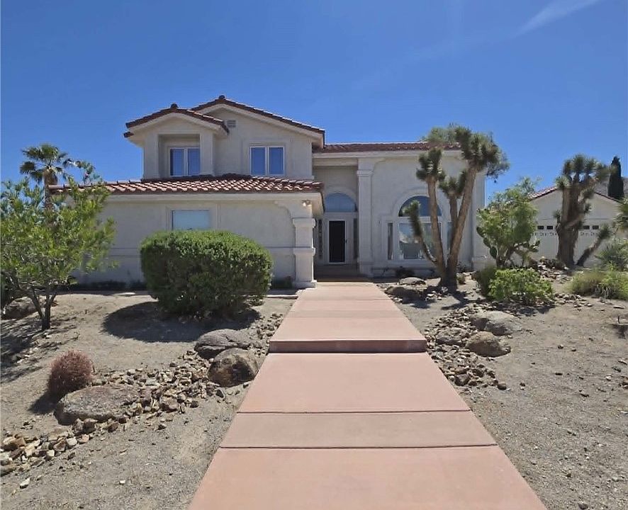 1st image of 4755 N Grand Canyon Dr
