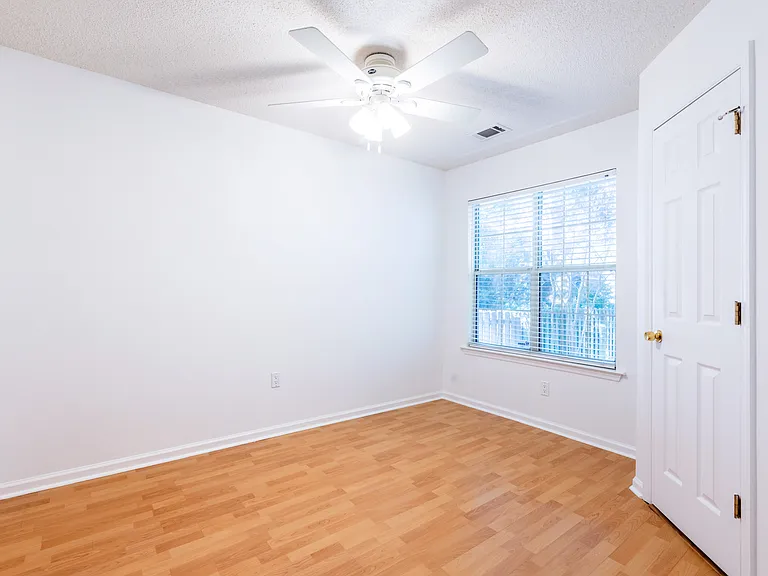541 Pointe South Dr — Photo 16