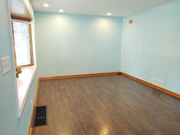 5th image of 11254 S Natoma Ave