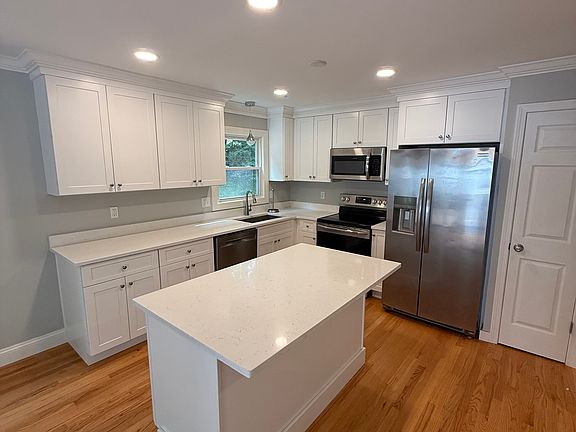 3rd image of 450 Chestnut Tree Hill Rd #450