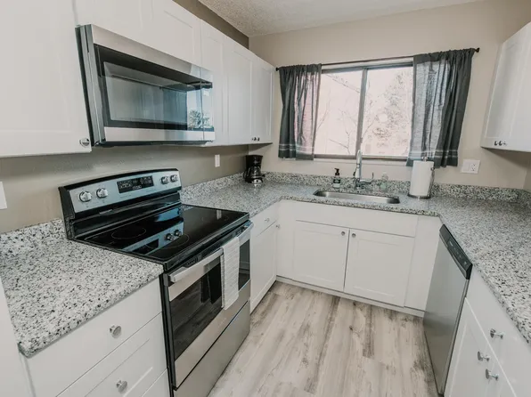 433 Wright St APT 204, Lakewood, CO 80228