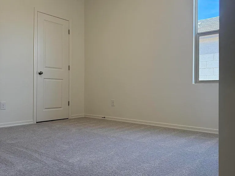 2370 E Steer Dr — Photo 28