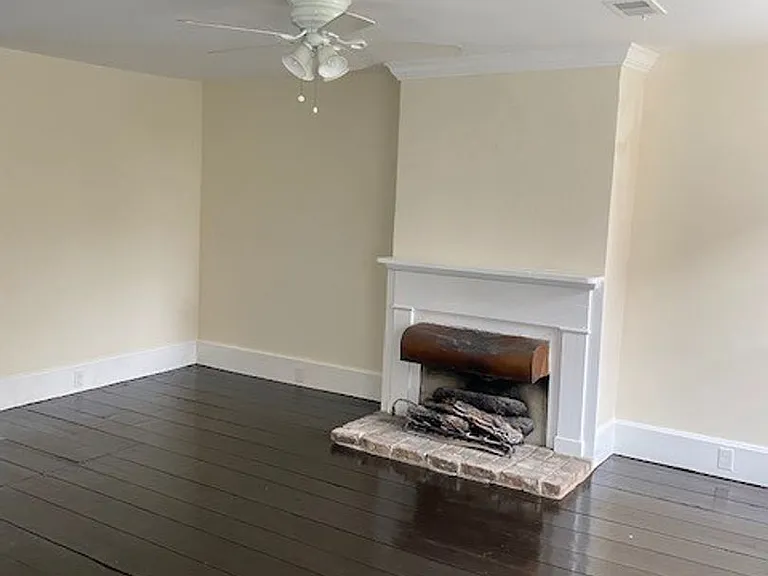 118 E Harris St — Photo 3
