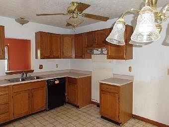 3rd image of 95 Kelley Dr