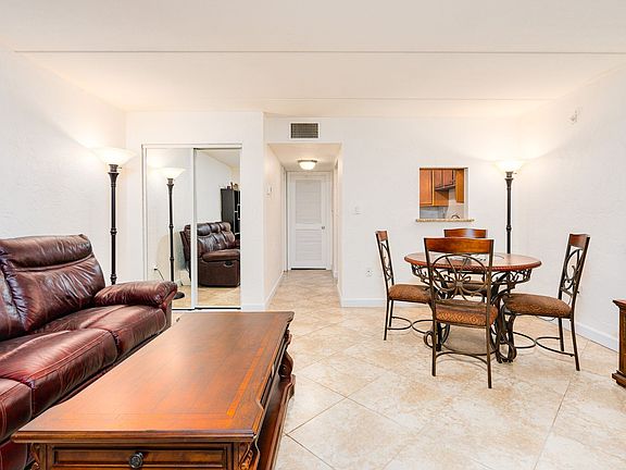 3rd image of 102 S Peninsula Dr APT 103