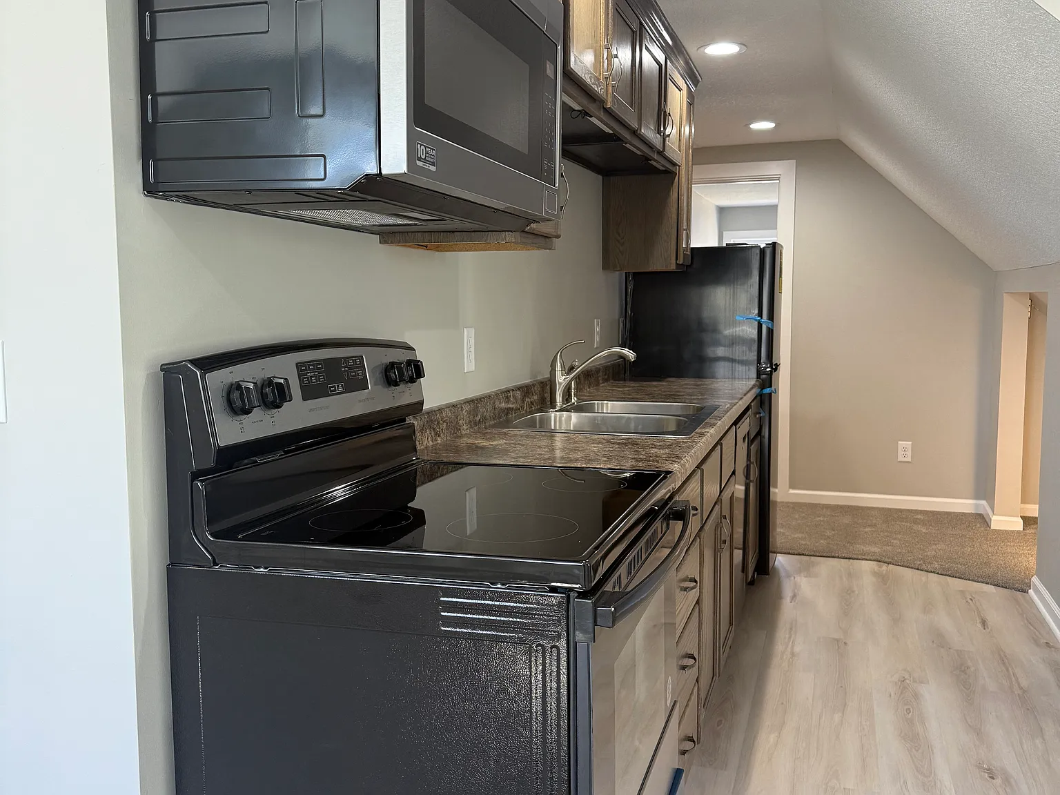 91 4th Ave SW — Photo 2