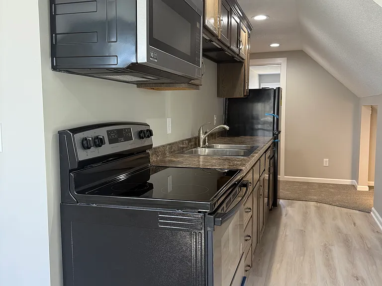 91 4th Ave SW — Photo 2