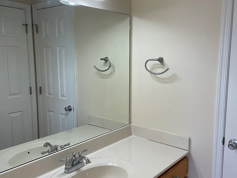 1184 Farmington Dr — Photo 17