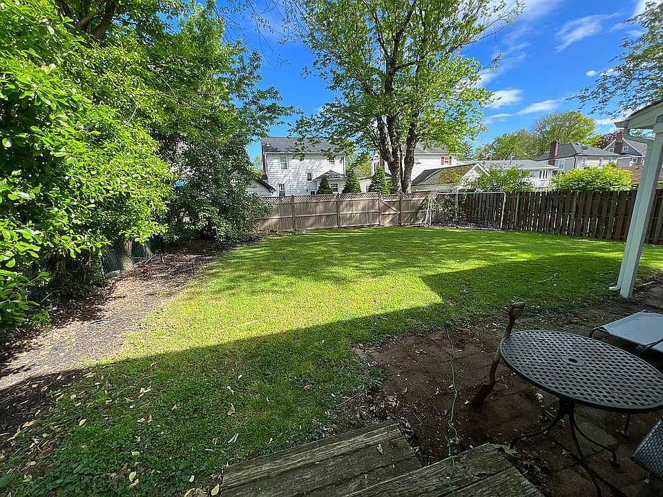 2nd image of 2338 Lyde Pl