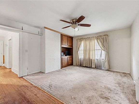 4th image of 820 Walker St